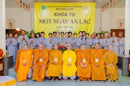 Chư tôn đức Ban Tổ chức, Giảng sư đoàn Ban Hoằng pháp GHPGVN tỉnh và tu sinh tham dụ khóa tu “Một ngày an lạc”