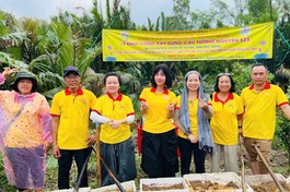 Đại diện chùa Tường Nguyên khởi công xây dựng cây cầu Tường Nguyên 523 tại xã Ngọc Tố, H.Mỹ Xuyên, tỉnh Sóc Trăng