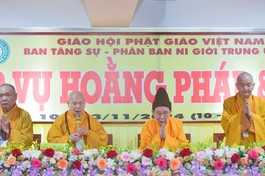 Chư tôn giáo phẩm chứng minh tại lễ khai mạc