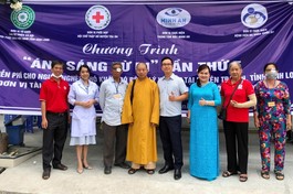 Ban Từ Thiện xã Hội GHPGVN tỉnh cùng Bệnh viện Đa khoa Quốc Ánh tổ chức phẫu thuật cho bệnh nhân nghèo tại H.Trà Ôn, tỉnh Vĩnh Long