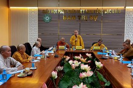 Thượng tọa Thích Giác Nghi chủ trì buổi họp của Ban Thường trực Ban Trị sự tỉnh