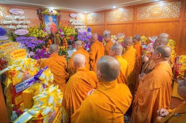 Chư tôn đức thắp hương tưởng niệm húy nhật lần thứ nhất Ni trưởng Thích nữ Như Nguyên