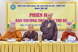 Thượng tọa Thích Thanh Phong chủ trì buổi họp của Ban Thường trực
