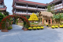 Không gian đón mừng Xuân Ất Tỵ vào chiều 28 Tết tại chùa Phổ Quang 