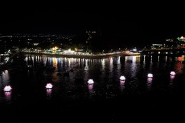 7 hoa sen được thắp sáng trên Đầm Nai kính mừng Đại lễ Phật đản