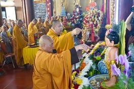 Lễ Tắm Phật của Ban Trị sự GHPGVN Q.Hoàng Mai tại chùa Khuyến Lương