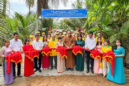Cắt băng khánh thành cầu Tường Vân 37 tại xã Phú Sơn, H.Chợ Lách, Bến Tre