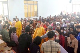 Ban Từ thiện xã hội Phật giáo TP.Buôn Ma Thuột trao quà cho các gia đình tại xã Ea Tul, H.Cư M’gar