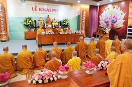 Đại diện hành giả An cư kiết hạ tại trường hạ tùng lâm Quán Sứ tác bạch tại lễ khai pháp