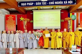  Ban Trị sự tỉnh trao Bằng công đức đến Ban Trị sự GHPGVN cấp huyện nhiệm kỳ 2021-2026