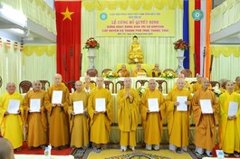 Hòa thượng Thích Nhựt Tấn trao quyết định dừng hoạt động 9 Ban Trị sự GHPGVN huyện, thành phố trực thuộc GHPGVN tỉnh Bến Tre