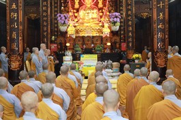 Đoàn Phân ban Ni giới GHPGVN TP.HCM thăm, cúng dường tại chùa Pháp Võ