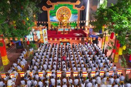 Gần 500 bạn trẻ tham gia khóa tu mùa hè lần thứ 13 do chùa Bằng tổ chức