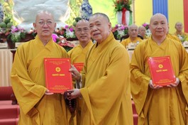 Trưởng lão Hòa thượng Thích Thiện Pháp trao quyết định công cử Thượng tọa Thích Quảng Tâm giữ chức vụ Trưởng ban Trị sự tỉnh Tây Ninh nhiệm kỳ 2022-2027