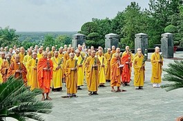 Ban Trị sự GHPGVN tỉnh Đồng Nai viếng Nghĩa trang Liệt sĩ tỉnh