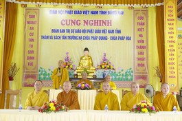 Thượng tọa Thích Huệ Khai, sách tấn hành giả An cư kiết hạ tại chùa Pháp Quang, xã Định Quán
