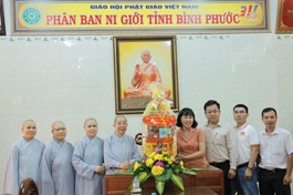  Ban Tuyên giáo và Dân vận tỉnh thăm trường hạ chùa Quang Minh (P.Bình Phước)