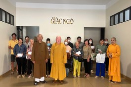 Hòa thượng Thích Tâm Viên, Hòa thượng Thích Duy Trấn trao tiền ủng hộ của bạn đọc đến các bệnh nhân