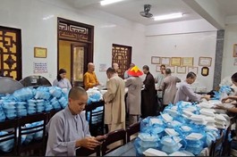 Chùa Quang Minh, P.Thủy Xuân, TP.Huế chuẩn bị hàng chục ngàn suất cơm chay cứu trợ bà con