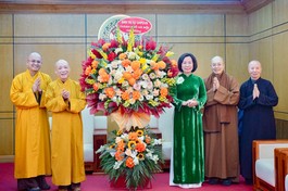 Phái đoàn Ban Trị sự GHPGVN TP.Hà Nội chúc mừng tân Chủ tịch Ủy ban MTTQVN Thành phố Bùi Huyền Mai