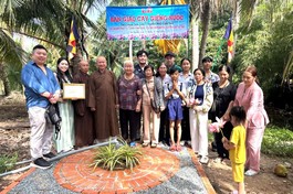 Đoàn thiện nguyện bàn giao giếng khoan cho người dân, trị giá 43 triệu đồng cho chùa Tân Giác (tỉnh Cà Mau)