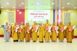 Thượng tọa Thích Quảng Tâm, trao quyết định bổ nhiệm trụ trì đến các tự viện