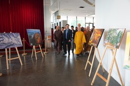 Chư tôn đức Ban Trị sự TP.Hà Nội và lãnh đạo các sở, ban, ngành tham quan triển lãm 