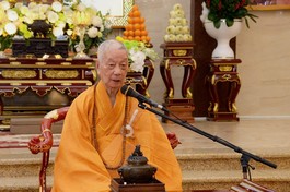 Đức Pháp chủ GHPGVN khai thị tại Tuần huân tu và Khóa bồi dưỡng trụ trì tại Việt Nam Quốc Tự - Ảnh: B.Toàn/BGN