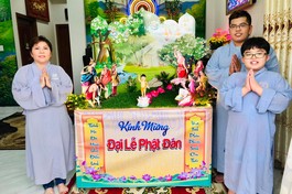 Niềm vui tại lễ đài tư gia nhà Phật tử Hoằng Đương - Ảnh: Nguyện Truyền