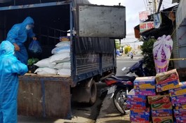 Những phần quà kịp thời đến bà con những khu vực khó khăn tại Bình Tân