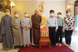 Đoàn Ban Tôn giáo TP.HCM chúc Tết đến chư tôn đức Phật giáo quận 12