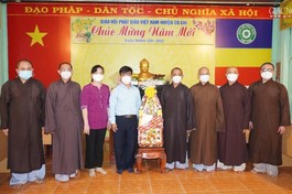 Ban Tôn giáo TP.HCM chúc mừng năm mới đến chư tôn đức Phật giáo huyện Củ Chi