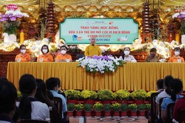 Trao 112 suất học bổng đến các em học sinh tại chùa Giác Ngộ