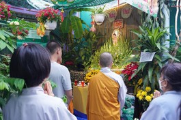 Lễ an vị Phật tại lễ đài tư gia nhà anh Võ Đăng Dũng diễn ra chiều 2-5-2022