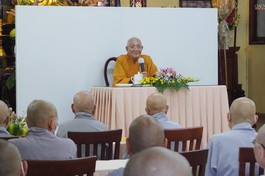 Hòa thượng Thích Minh Thông giảng về giới luật đến chư Ni Phân ban Ni giới TP.HCM tại chùa Từ Nghiêm