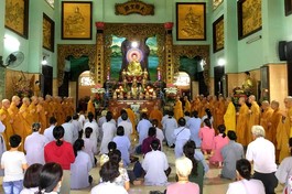 Chùa Minh Giác cúng dường trường hạ