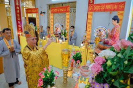 Sái tịnh, khai đàn Dược Sư chùa Phú Hòa 