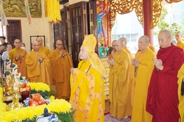 Hòa thượng Thích Thiện Nhơn, Chủ tịch Hội đồng Trị sự GHPGVN niêm hương bạch Phật, khai đàn Pháp hội Dược Sư 