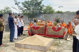 Khóa lễ cầu nguyện cho công trình sớm thành tựu phục vụ nhu cầu tâm linh bà con Phật tử - Ảnh: TKQ