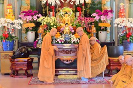 Nhị vị Hòa thượng đối thú An cư kiết hạ tại trường hạ tổ đình Ấn Quang, Q.10 