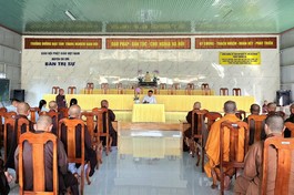 Đại diện lãnh đạo UBMTTQVN TP.HCM chia sẻ chuyên đề đến chư hành giả an cư