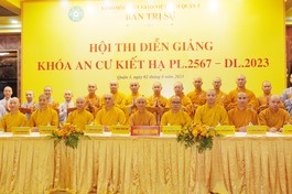 14 vị dự Hội thi diễn giảng chung kết cấp quận tại chùa Minh Đạo lưu niệm cùng chư tôn đức Phật giáo Q.3, Ban Giám khảo hội thi