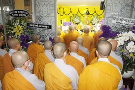 Ban Trị sự GHPGVN Q.10 viếng tang Sư cô Thích nữ Huệ Thanh