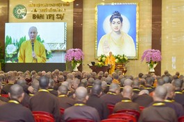  Hòa thượng Thích Huệ Thông, Phó Chủ tịch Hội đồng Trị sự, Trưởng ban Pháp chế T.Ư thuyết trình về Hiến chương GHPGVN