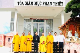 Ban Trị sự GHPGVN tỉnh Bình Thuận chúc mừng Giáng sinh tại Tòa Giám mục Phan Thiết
