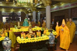 Trưởng lão Hòa thượng Thích Thiện Nhơn sái tịnh đàn tràng Dược Sư tại chùa Minh Đạo