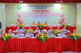 Chư tôn đức Tăng Ni chứng minh khai mạc Tọa đàm khoa học "Ni giới Phật giáo TP.Cần Thơ: Ni lưu giới đức, tâm đức, tuệ đức”
