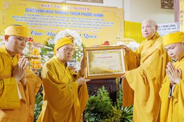 Vĩnh Long: Lãnh đạo GHPGVN viếng tang, trao Giáo chỉ truy phong Hòa thượng Thích Phước Hạnh