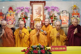 Trưởng lão Hòa thượng Thích Thiện Nhơn niệm Phật cầu gia hộ tại lễ khai giảng khóa An cư kiết hạ chùa Hưng Phước