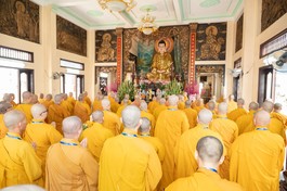 Chư Tăng Q.10 thực hiện nghi thức Bố-tát trong mùa An cư kiết hạ tại chùa Hưng Long